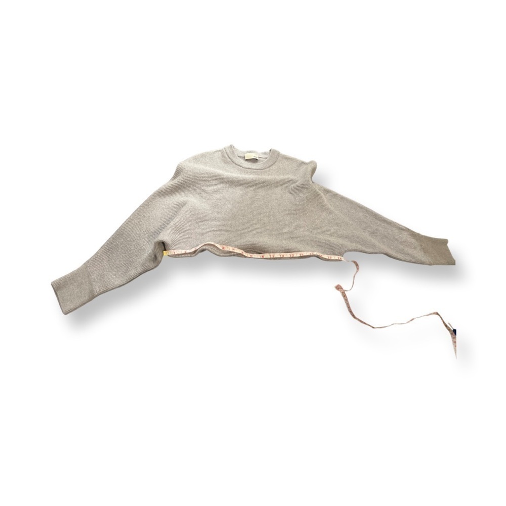 Aritzia WILFRED naomi 100% merino wool
Grey cropped sweater - size S - Picture 5 of 7